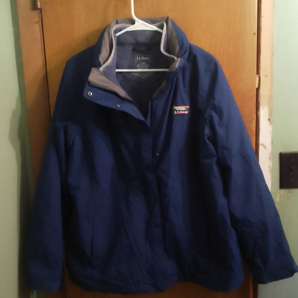 L.L. Bean Men's Blue Jacket It's Waterproof Nylon And Polyester And Fleece Large